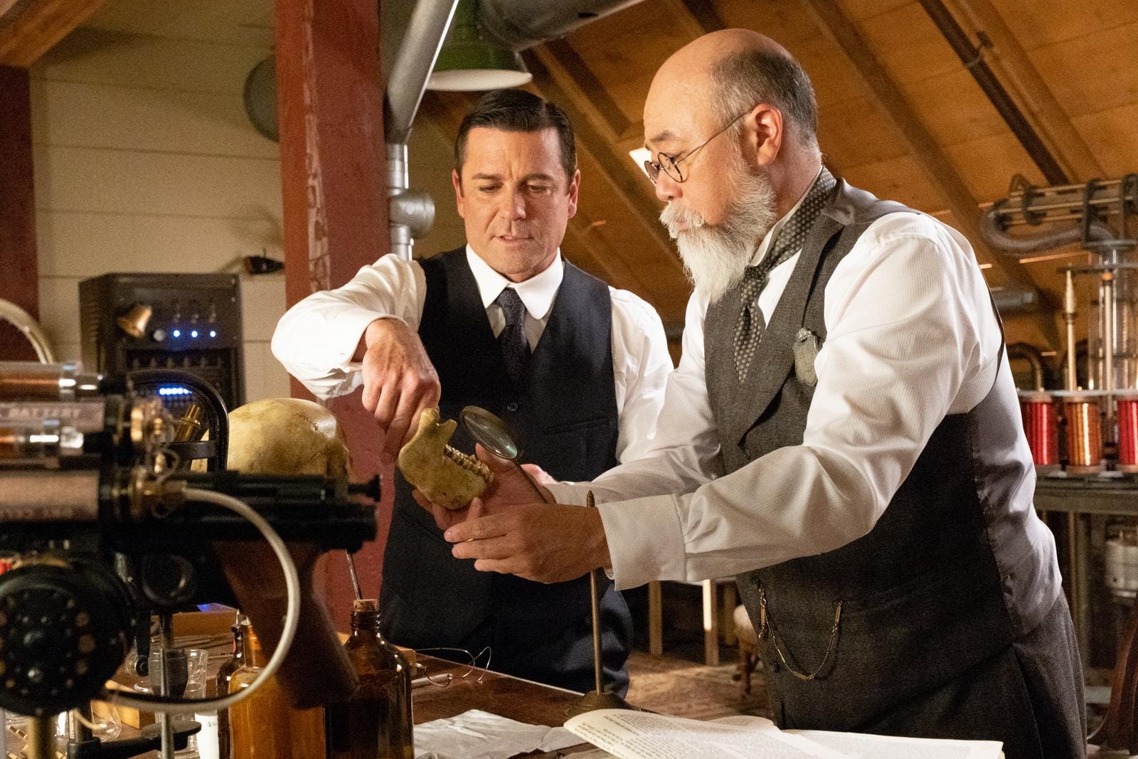 The Murdoch Link - Murdoch Mysteries Review by Murdoch's Hat